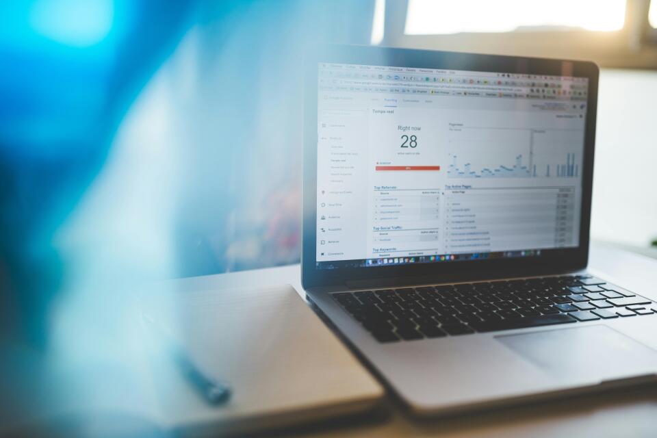 Использование Google Analytics и других инструментов для отслеживания эффективности SMS-кампаний
