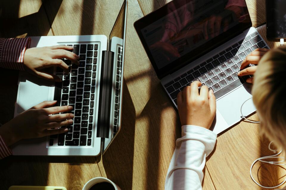 Синхронізація даних між SMS-платформою та іншими системами автоматизації
